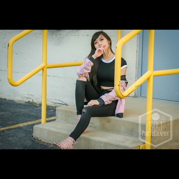 Meet your Posher, Cindy - Picture 5 of 8